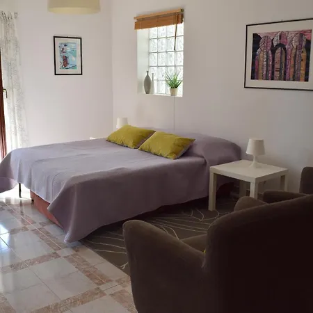 Lovely With Two Terraces*** * פולה